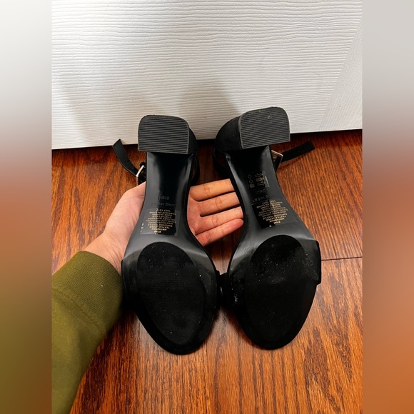 Nine West Chunky Heels - Picture 4 of 6